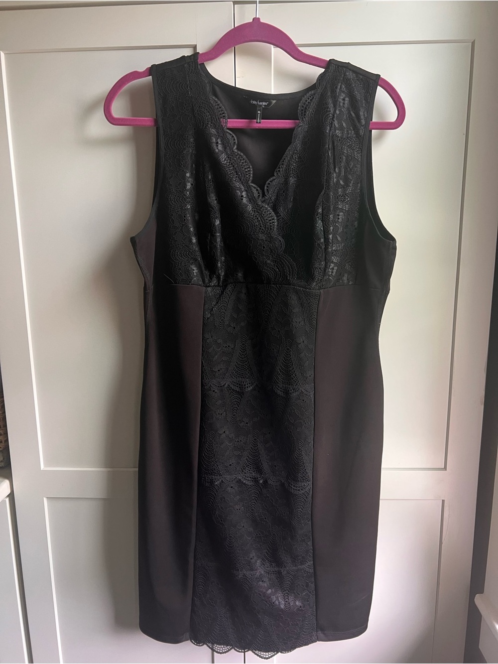 Daisy Fuentes Black Lace-Front Sleeveless Shift Dress